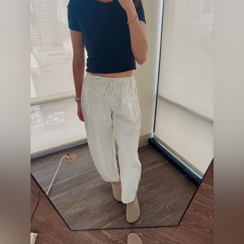 NWT Barrel Leg Pull-On Pant